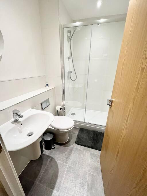 Spacious 2 Bed Ground Floor Apartment, Free Parking, Close To Historic Dockyard & Gunwharf Quays Portsmouth Zewnętrze zdjęcie