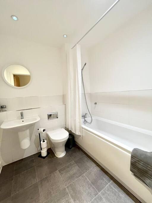 Spacious 2 Bed Ground Floor Apartment, Free Parking, Close To Historic Dockyard & Gunwharf Quays Portsmouth Zewnętrze zdjęcie